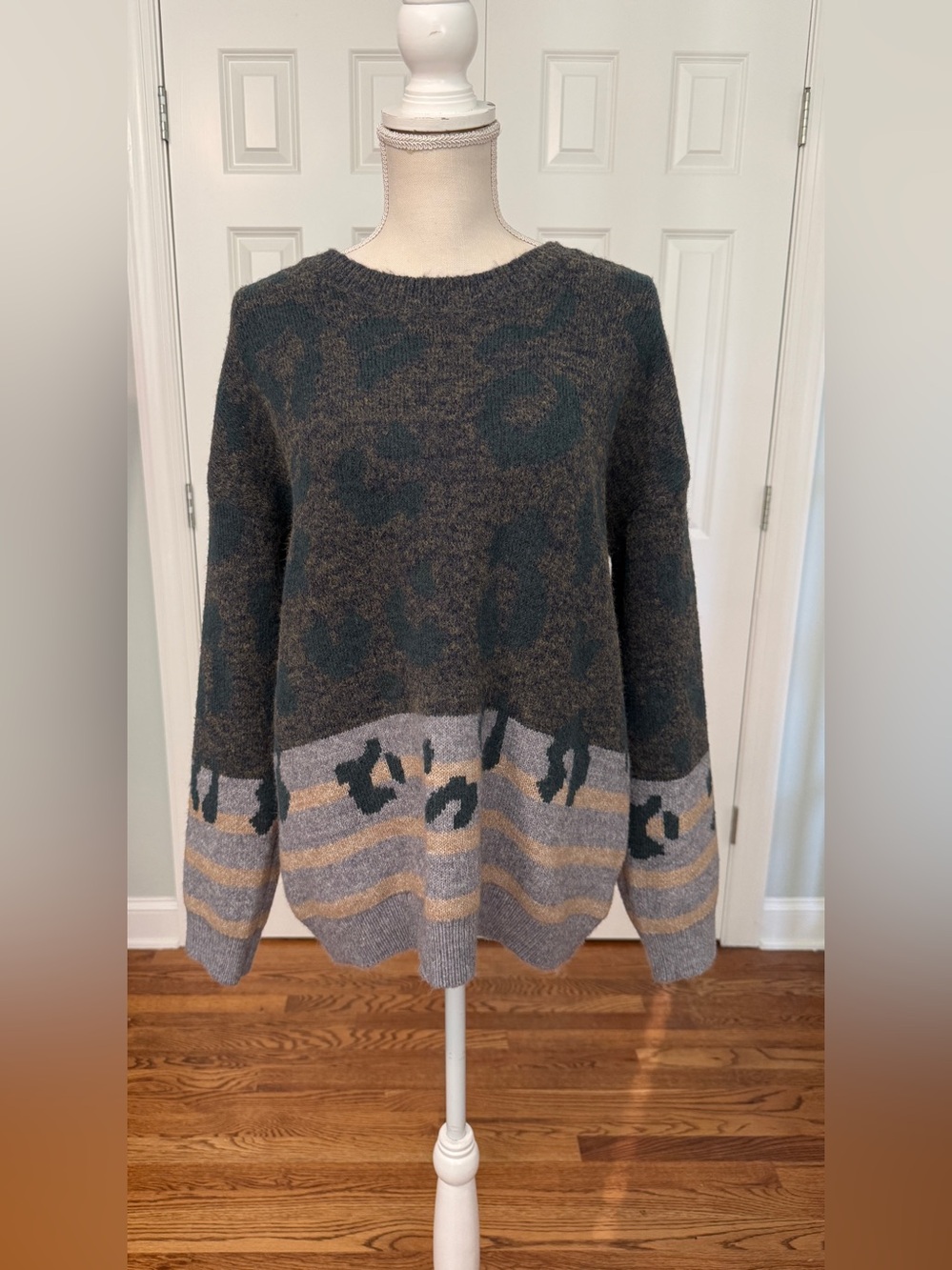 Mystree Leopard Print Striped Knit Crewneck Sweater Large Charcoal Gray Cozy
